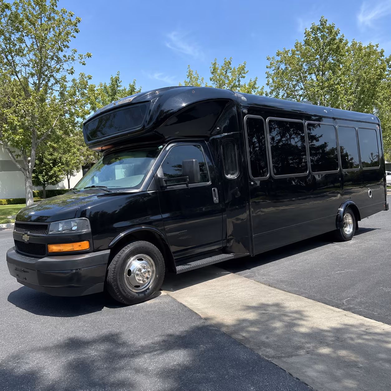 broomfield 15 passenger party bus