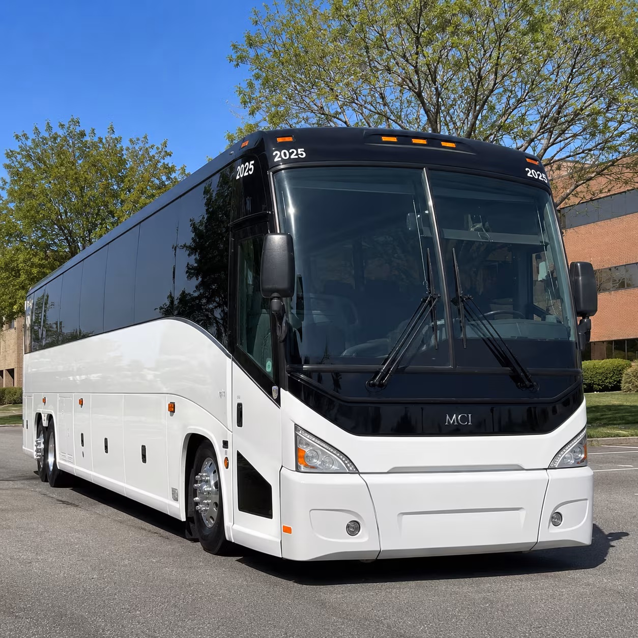 daily commuter shuttle buses for broomfield business parks
